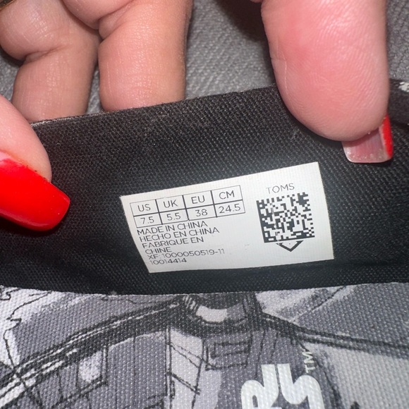 TOMS x LUCASFILM Star Wars Women’s Canvas Slip-On Shoes Darth Vader Size 7.5 - Picture 6 of 6